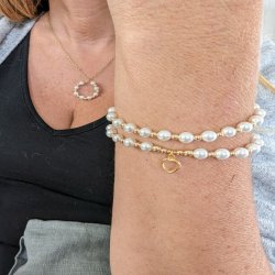 Love Pearls armb�nd med Shell perler og guld