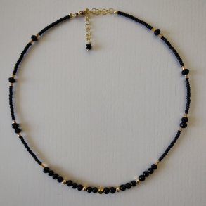 Halsk�de med Onyx Freja